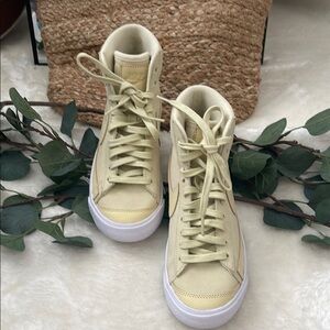 Nike Cream High-Top Sneakers Classic Canvas Design